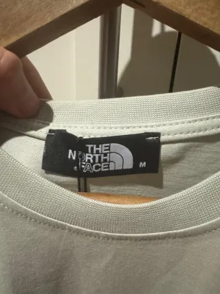 Camiseta The North Face Gris