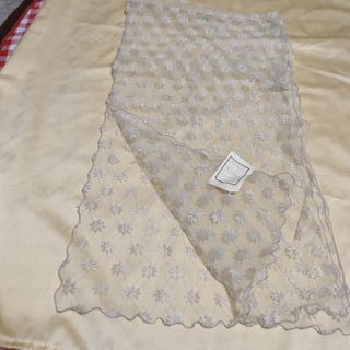 Sciarpa in pizzo floreale grigio chiaro