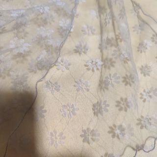 Sciarpa in pizzo floreale grigio chiaro