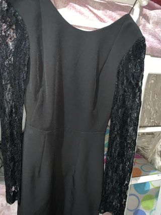 Vestido negro manga encaje