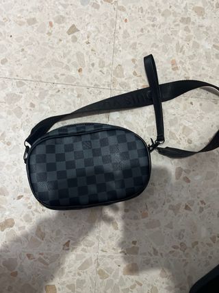 Riñonera Louis Vuitton Negra