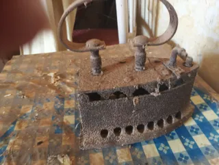 Plancha antigua de hierro