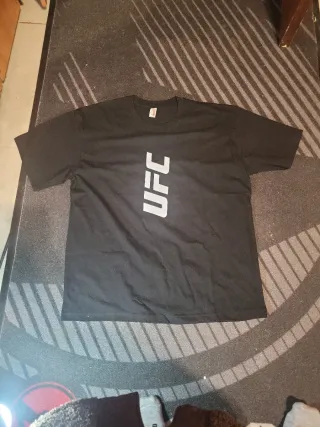 Camiseta UFC Gris y negra 20e cada una nuevas