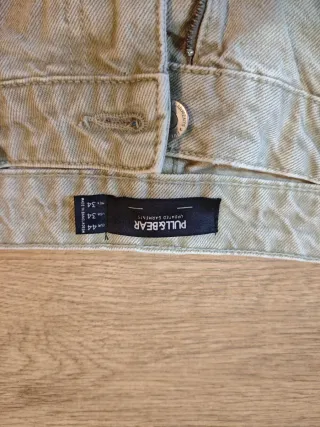 Pantalón corto Pull&Bear verde desgastado