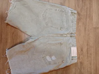 Pantalón corto Pull&Bear verde desgastado