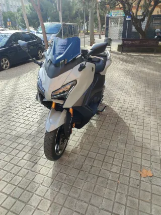 Yamaha TMAX 560cc 2025