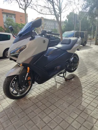 Yamaha TMAX 560cc 2025