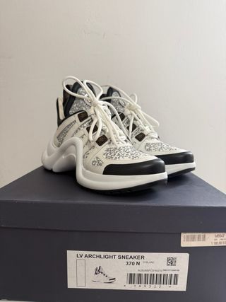 Zapatillas Louis Vuitton Blancas y Plateadas