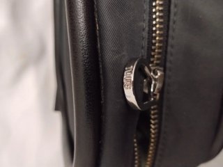 Bolso bandolera TOUS negro y blanco logo a relieve