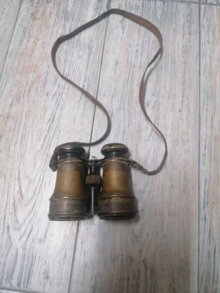 Prismáticos de metal antiguos