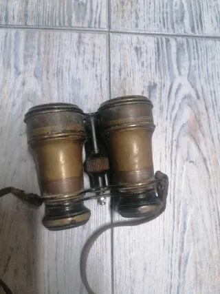 Prismáticos de metal antiguos