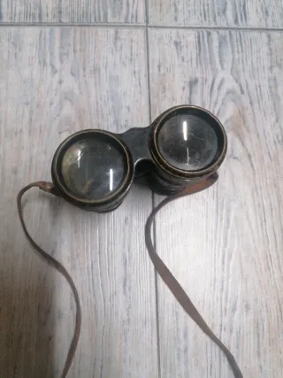 Prismáticos de metal antiguos