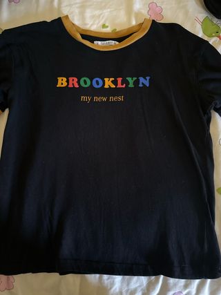 Camiseta Pull&Bear Negra con Bordes Amarillos Tall