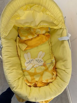 Cuna de mimbre para bebé