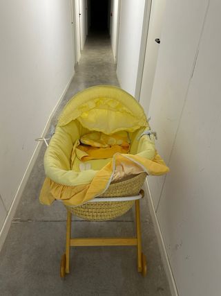 Cuna de mimbre para bebé