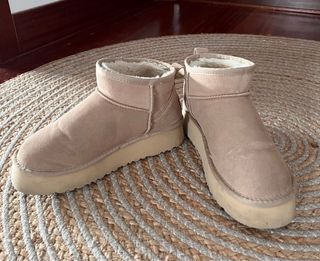 Botas UGG con plataforma beige