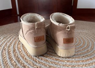 Botas UGG con plataforma beige