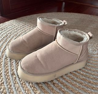 Botas UGG con plataforma beige