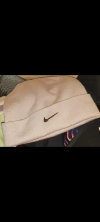 Gorro Nike Beige