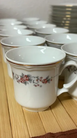 Vajilla porcelana hecha a mano con acabado dorado