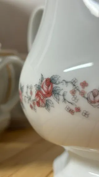 Vajilla porcelana hecha a mano con acabado dorado