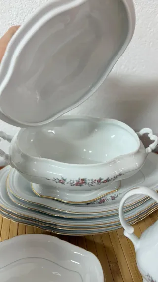 Vajilla porcelana hecha a mano con acabado dorado