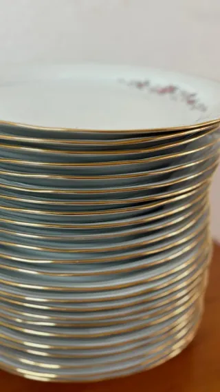 Vajilla porcelana hecha a mano con acabado dorado