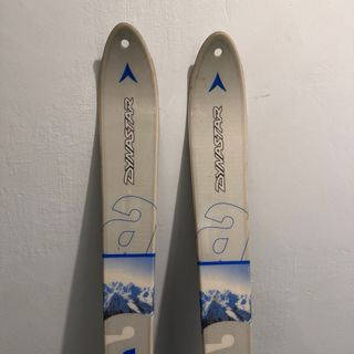 Skis Dynastar travesía con pieles y cuchillas
