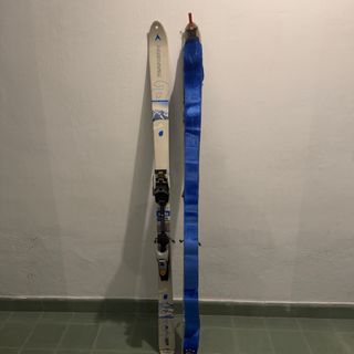 Skis Dynastar travesía con pieles y cuchillas