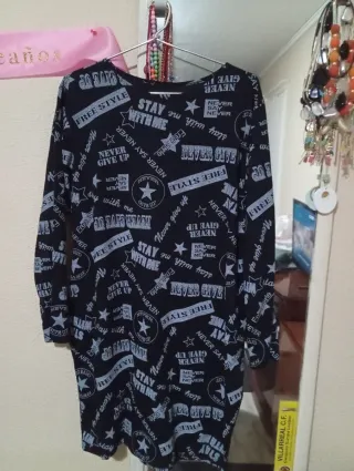 Chaqueta beige oversize con capucha