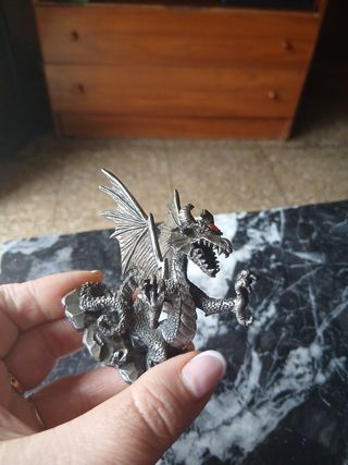 Figura dragón de plomo