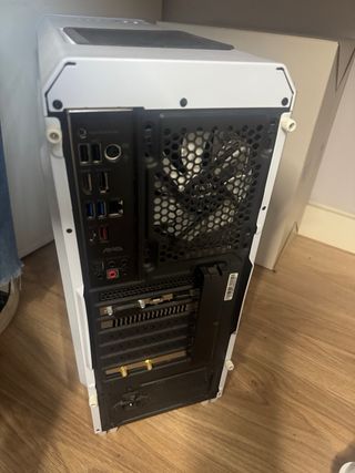 PC Completo Montado - hecho por piezas