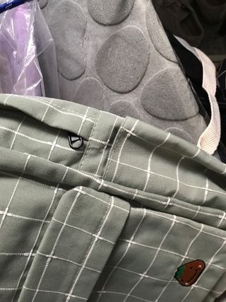 Mochila a cuadros gris sin estrenar