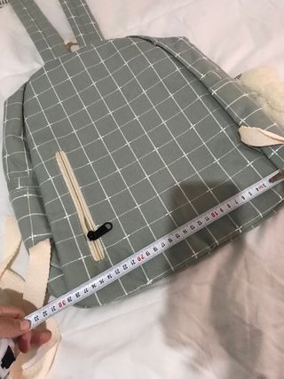 Mochila a cuadros gris sin estrenar