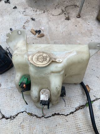 Depósito limpiaparabrisas Nissan Terrano