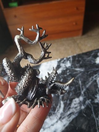Figura dragón de plomo