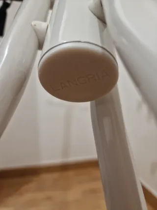 Perchero de pie metálico blanco