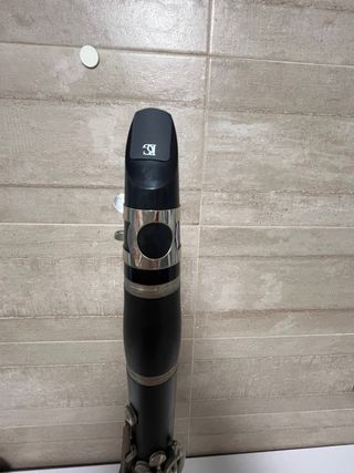 Clarinete negro con funda incluye la boquills