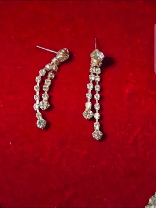 Conjunto collar y pendientes plateados