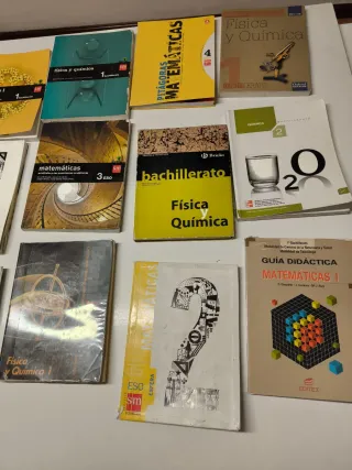 Libros de texto de matemáticas, física y química.