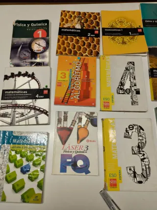 Libros de texto de matemáticas, física y química.