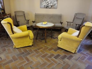 Conjunto 2 sillones, 2 mecedoras, sofá y mesa