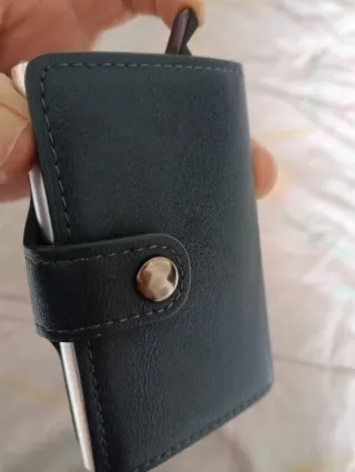 Tarjetero Automático Piel y Metal