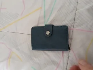 Tarjetero Automático Piel y Metal