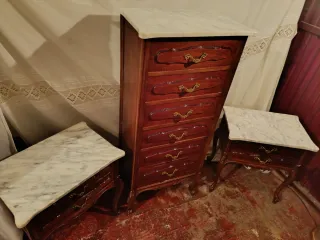 Conjunto muebles dormitorio, sinfonier y mesillas.