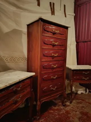 Conjunto muebles dormitorio, sinfonier y mesillas.