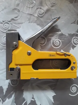 Grapadora Tiy-set Amarilla