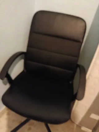 Silla de oficina negra