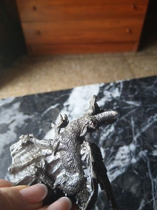 Figura dragón de plomo