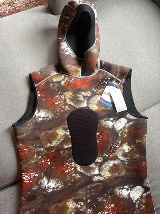 Chaleco neopreno con capucha nuevo